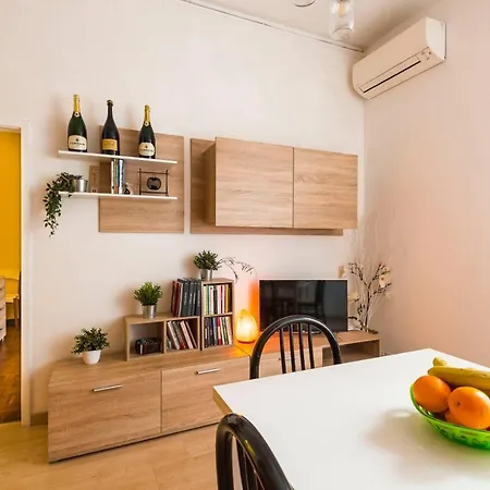 Apartment Elly's House